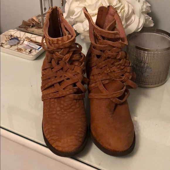 FREE PEOPLE BOOTIES - Picture 1 of 3